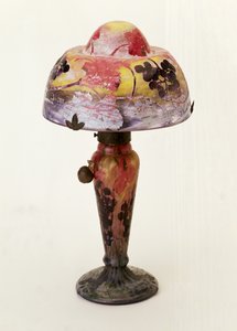 Candeeiro de mesa entalhado e gravado (vidro)
